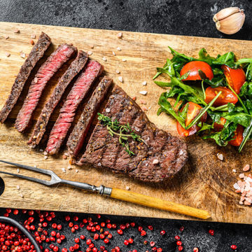 Rump steak with asparagus and cherry tomatoes