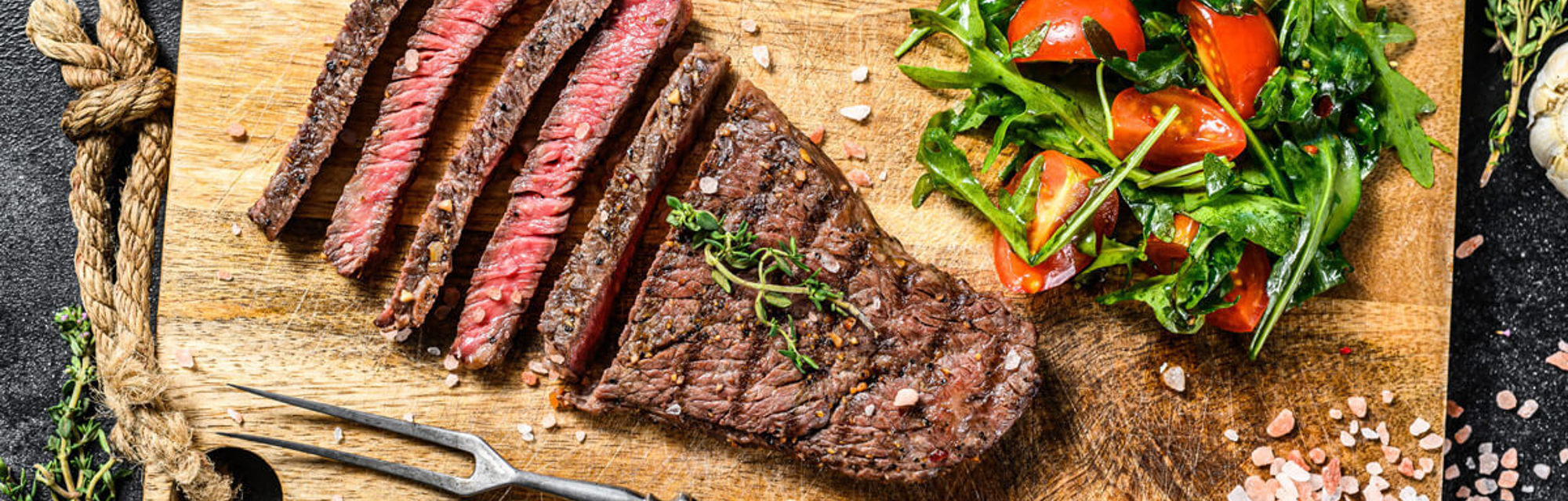 Rump steak with asparagus and cherry tomatoes